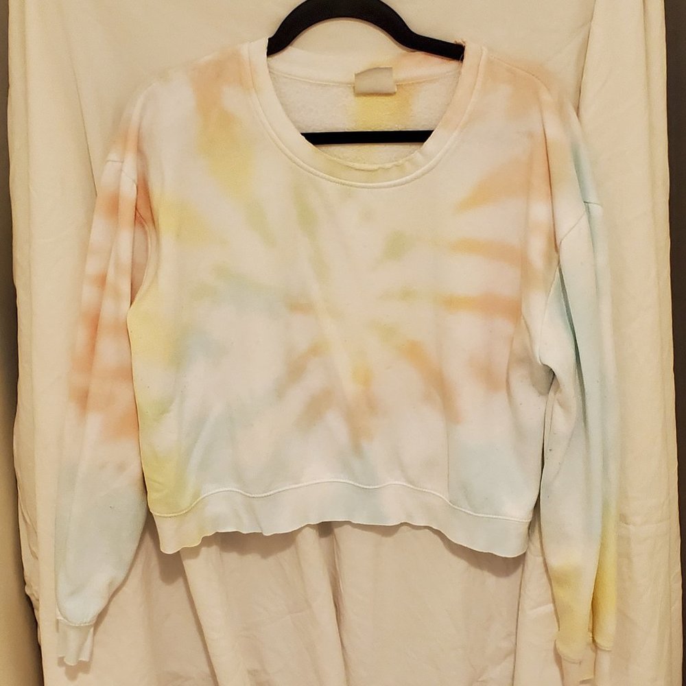 Crop tie-dyed sweater with raw edges